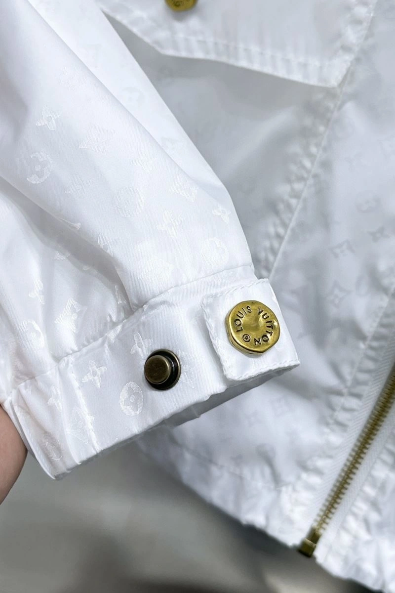 Durable Louis Vuitton Outwear 137610