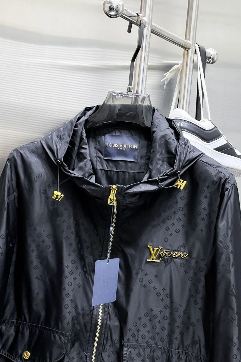 Elegant Louis Vuitton Outwear 137618