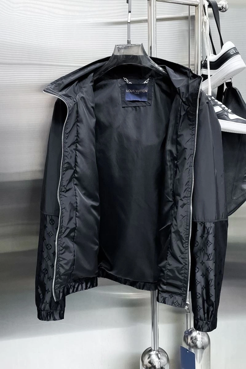 Louis Vuitton Outwear GoAnywhere 137596