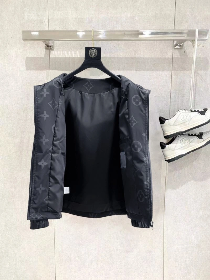Functional Louis Vuitton Outwear 137590