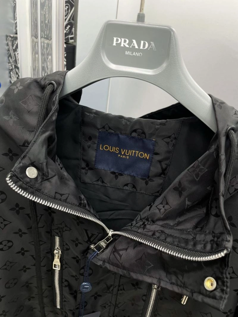 Louis Vuitton Outwear MultiPurpose 137578