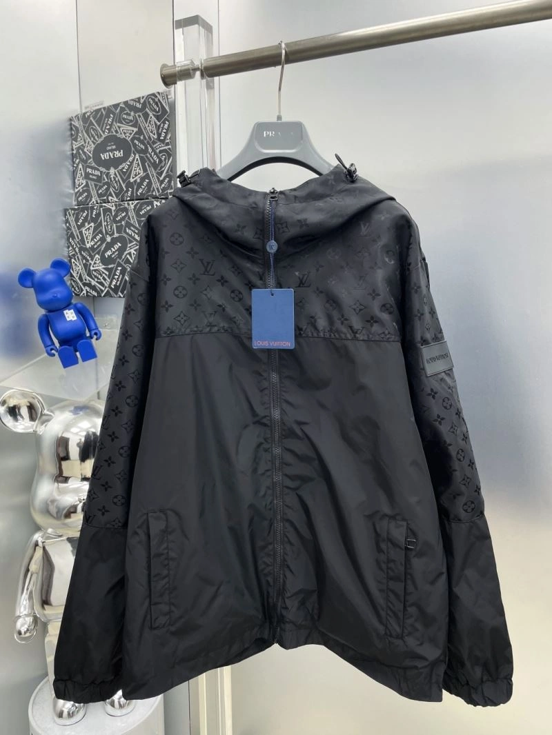 Neat Louis Vuitton Outwear 137589