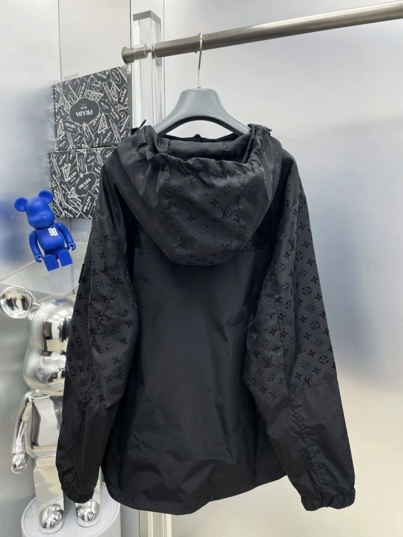 Neat Louis Vuitton Outwear 137589