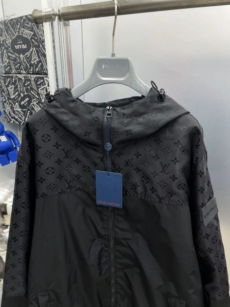 Neat Louis Vuitton Outwear 137589