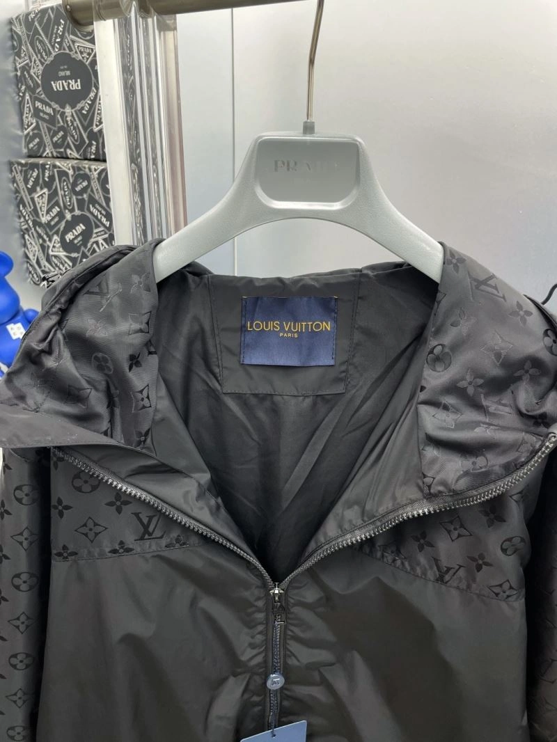 Neat Louis Vuitton Outwear 137589