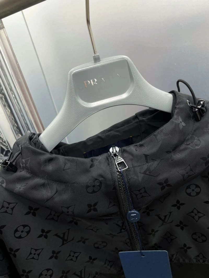 Neat Louis Vuitton Outwear 137589