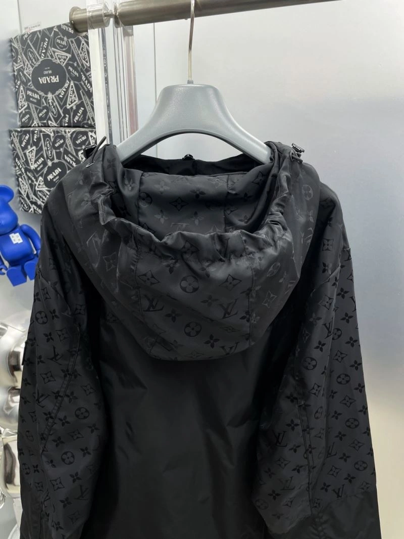 Neat Louis Vuitton Outwear 137589