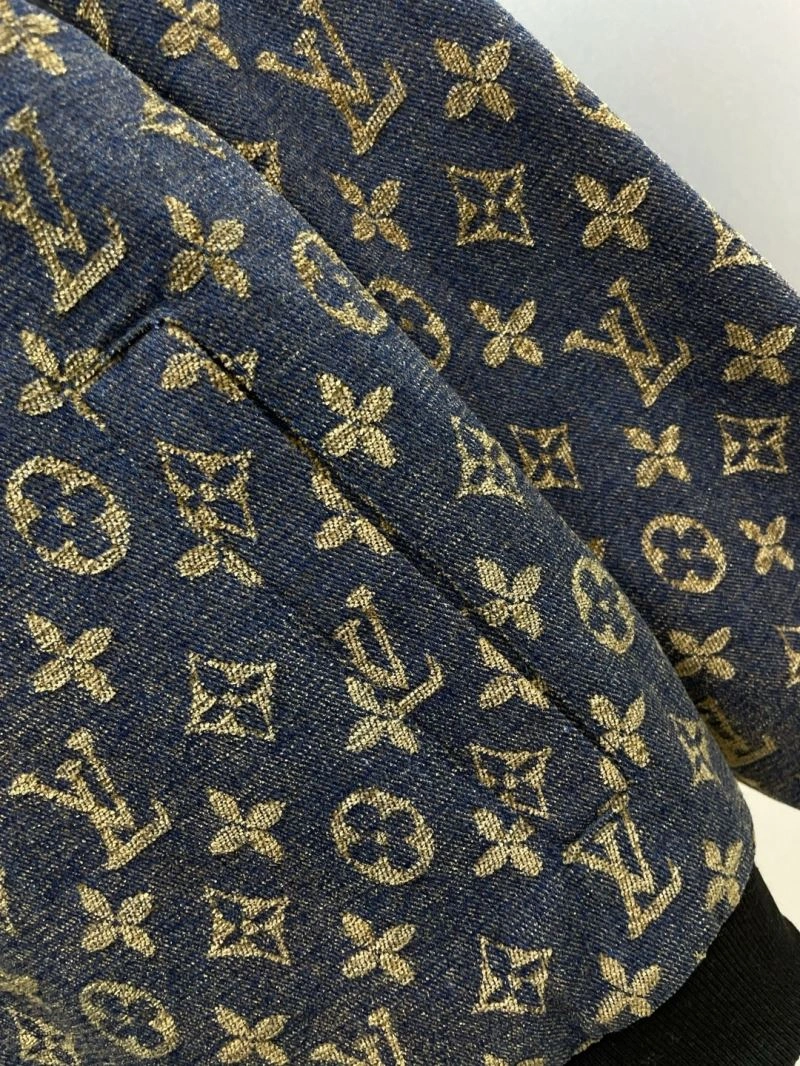 Snug Louis Vuitton Outwear 137584