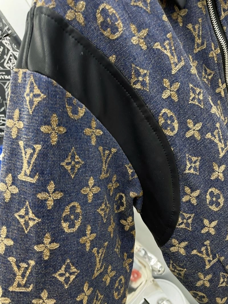 Snug Louis Vuitton Outwear 137584