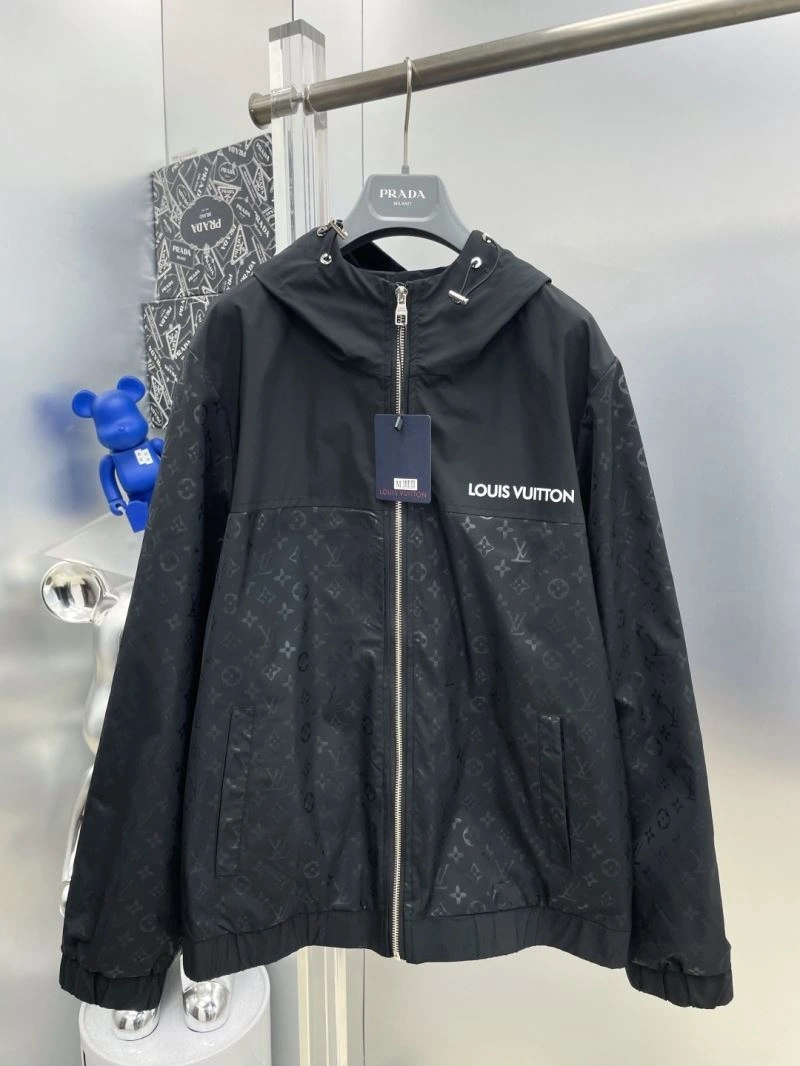 Breathable Louis Vuitton Outwear 137575