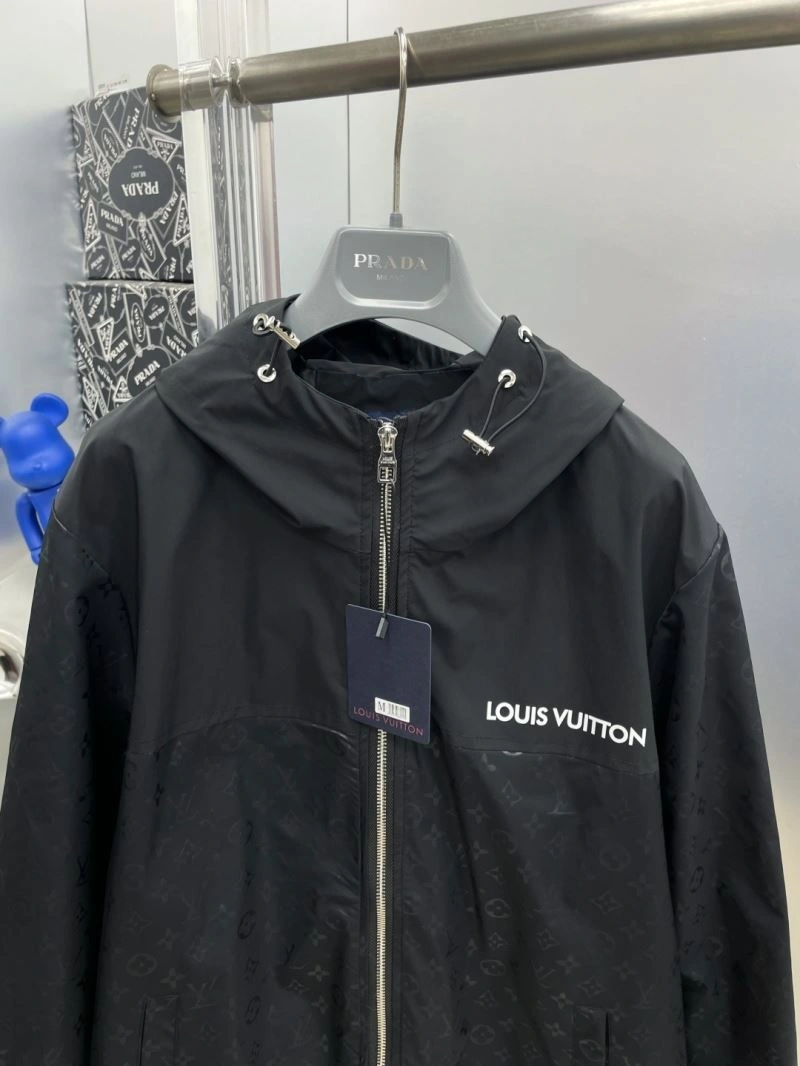 Breathable Louis Vuitton Outwear 137575
