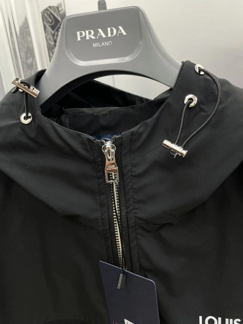 Breathable Louis Vuitton Outwear 137575