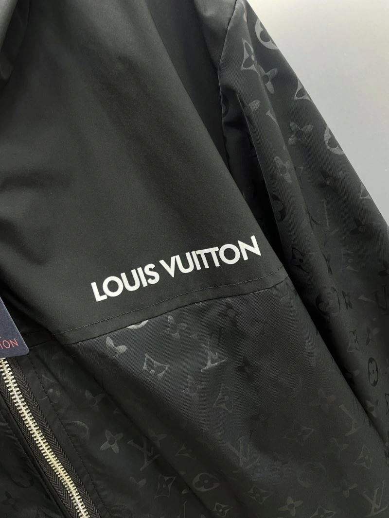 Breathable Louis Vuitton Outwear 137575