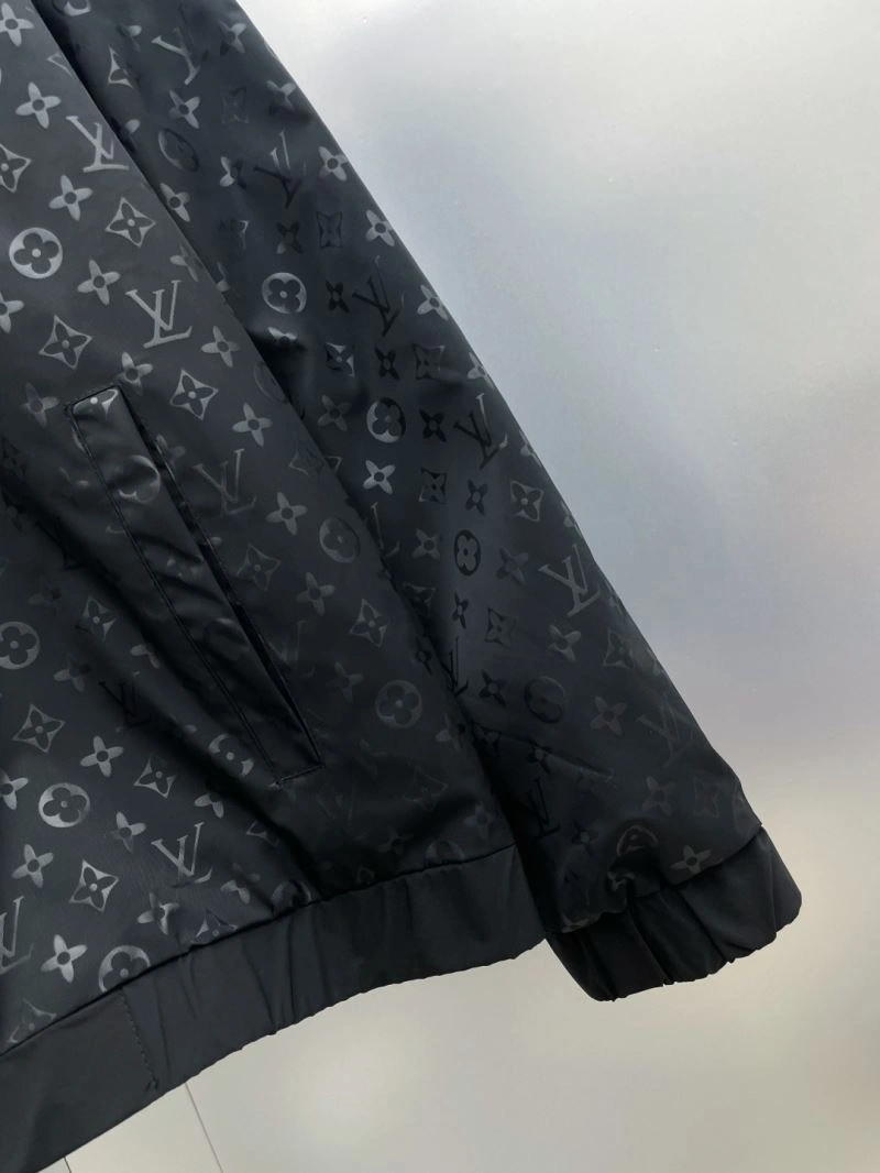 Breathable Louis Vuitton Outwear 137575
