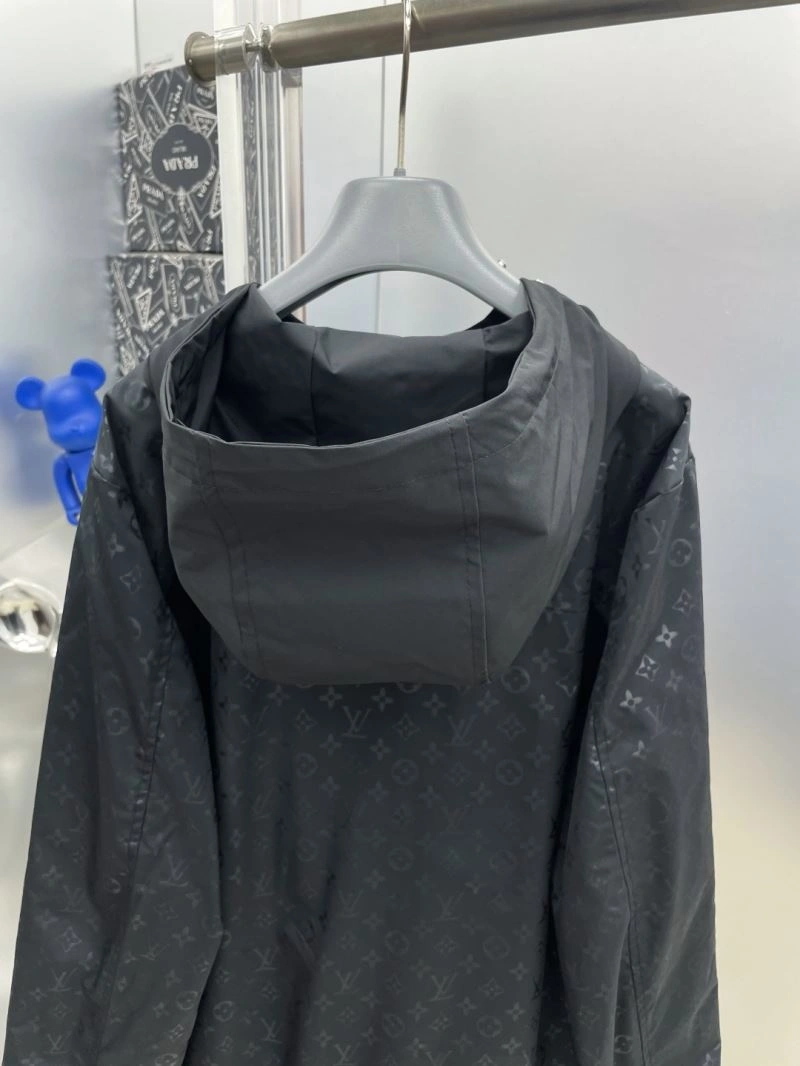 Breathable Louis Vuitton Outwear 137575