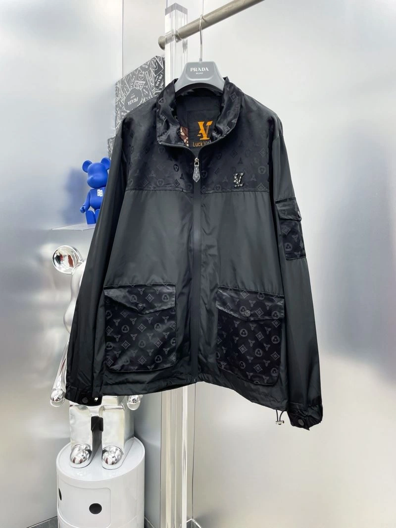 Neat Louis Vuitton Outwear 137577