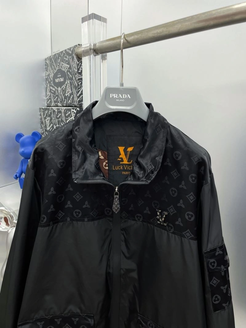 Neat Louis Vuitton Outwear 137577