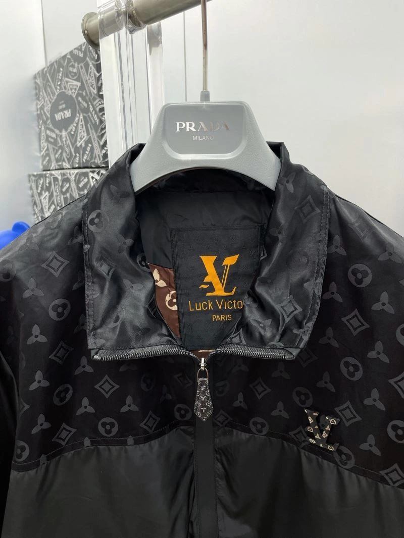 Neat Louis Vuitton Outwear 137577