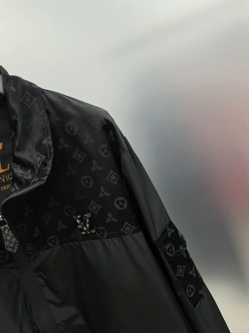 Neat Louis Vuitton Outwear 137577