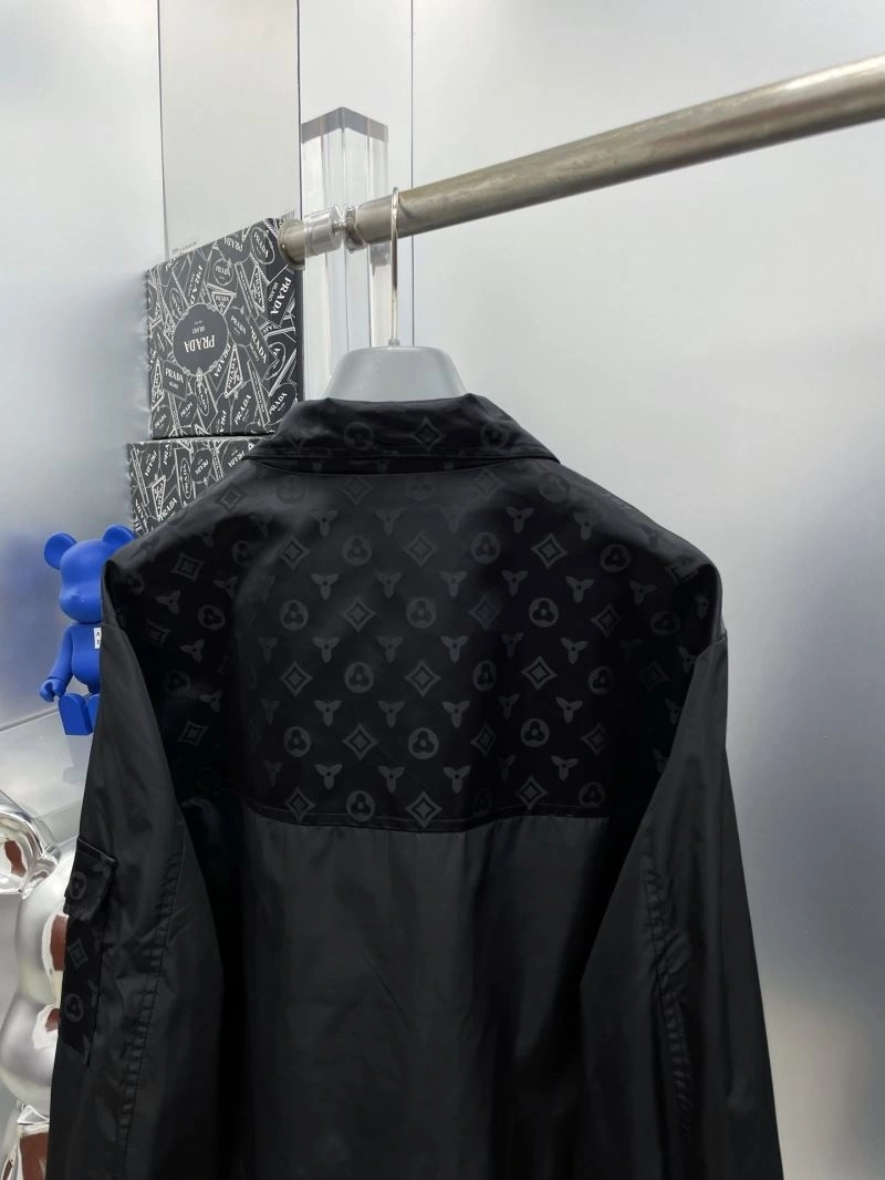 Neat Louis Vuitton Outwear 137577