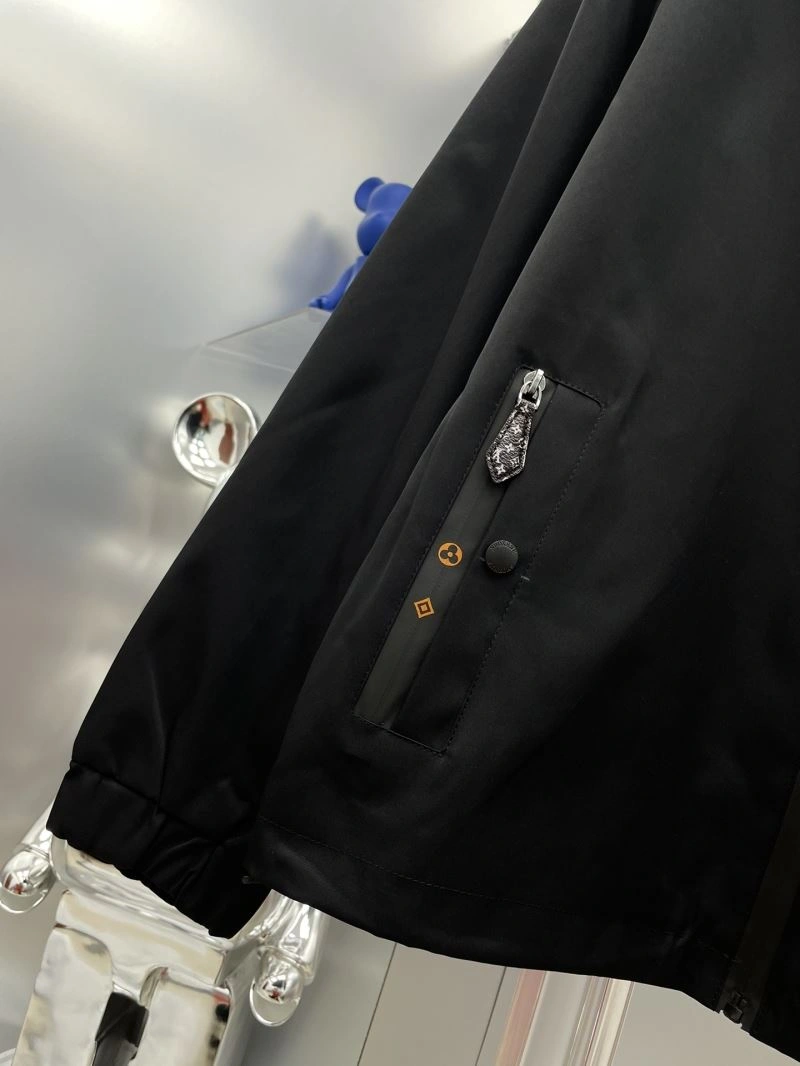 Original Louis Vuitton Outwear 137573