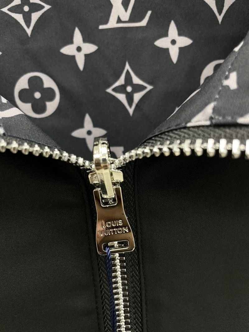 Louis Vuitton Outwear Compact 137583