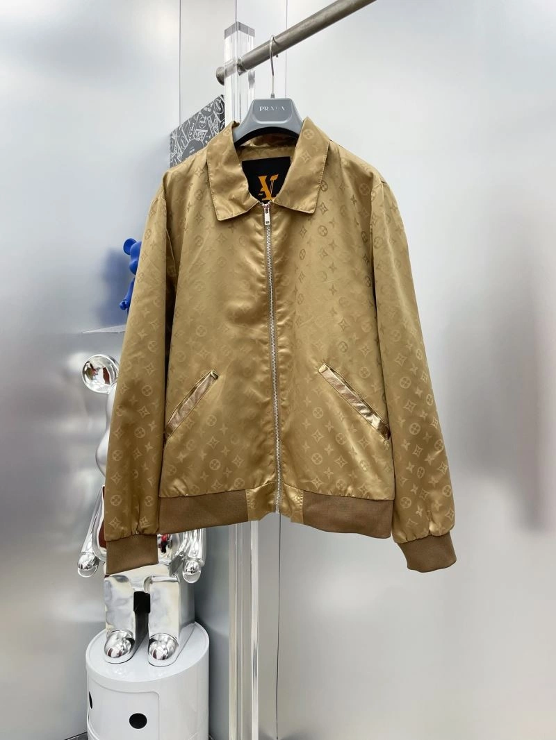 Neat Louis Vuitton Outwear 137579