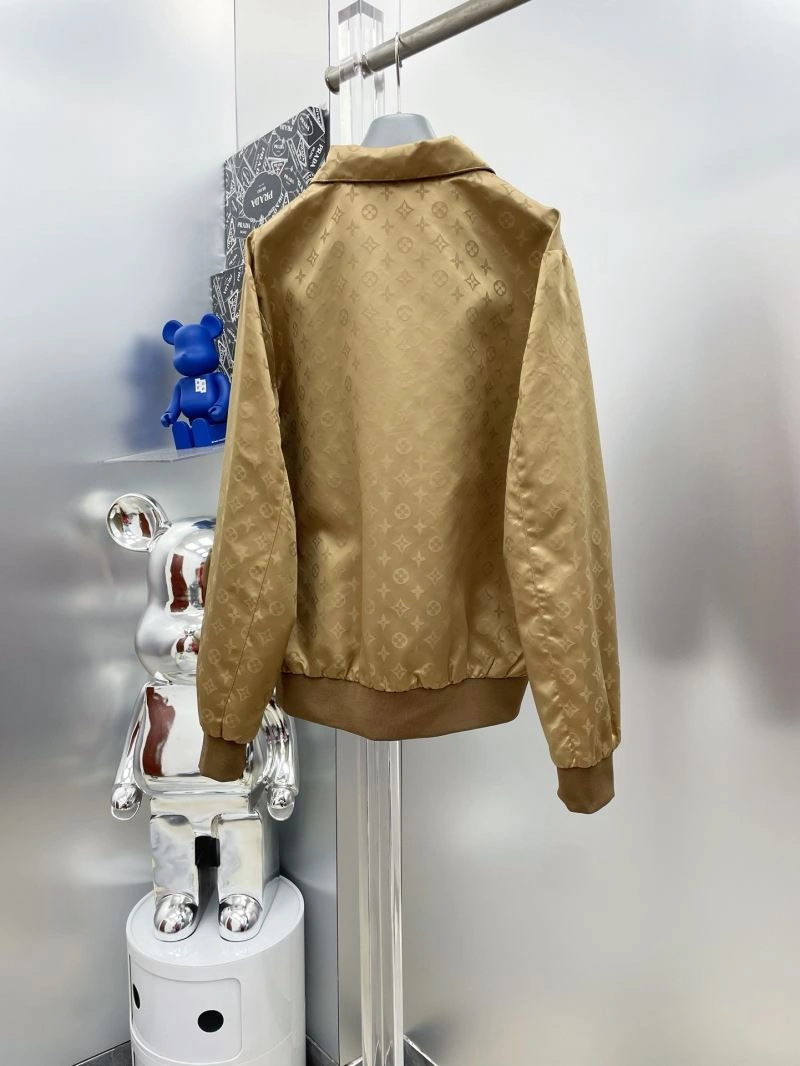 Neat Louis Vuitton Outwear 137579