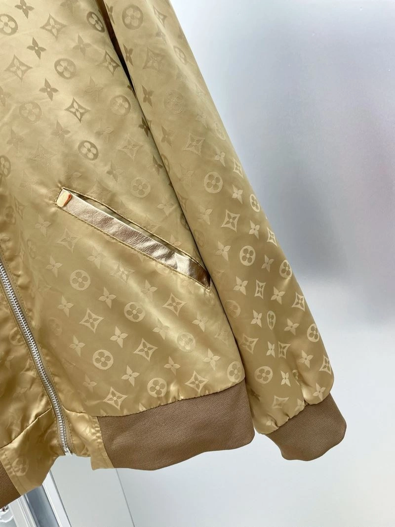 Neat Louis Vuitton Outwear 137579