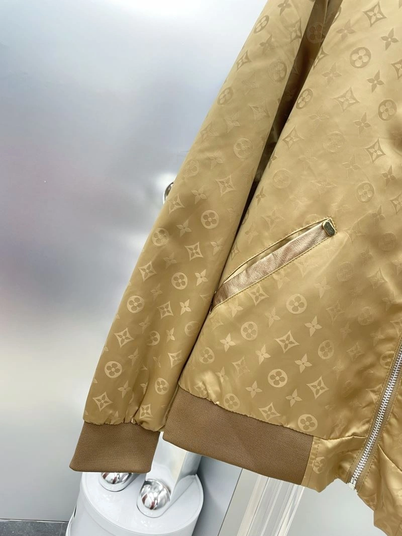 Neat Louis Vuitton Outwear 137579