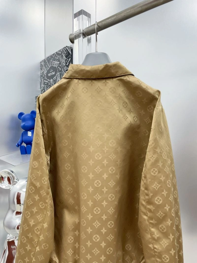 Neat Louis Vuitton Outwear 137579