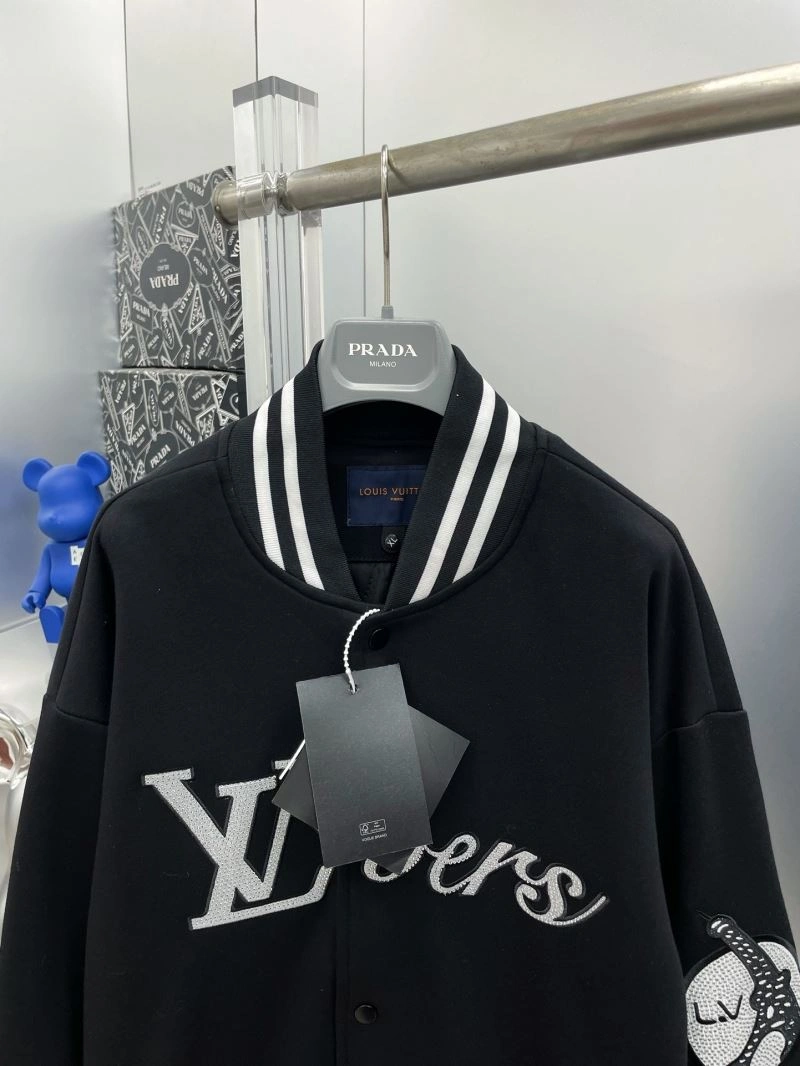 Breathable Louis Vuitton Outwear 137566
