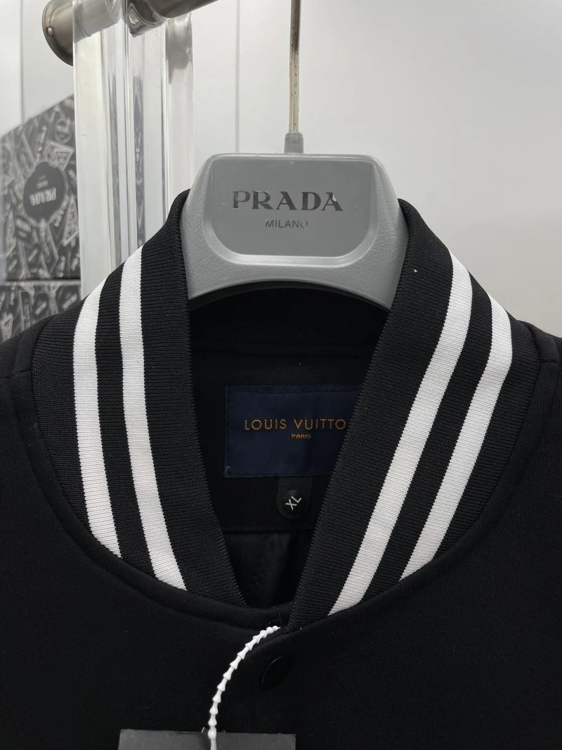 Breathable Louis Vuitton Outwear 137566
