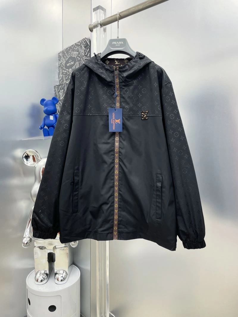 Louis Vuitton Outwear Lightweight 137561