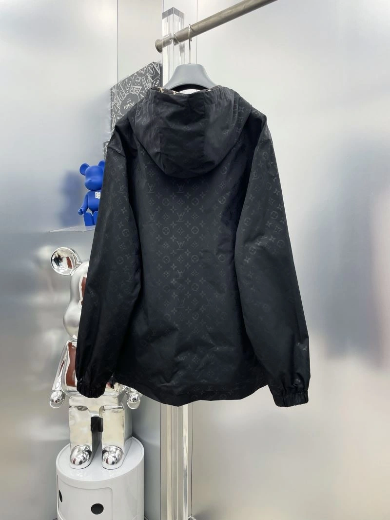Louis Vuitton Outwear Lightweight 137561