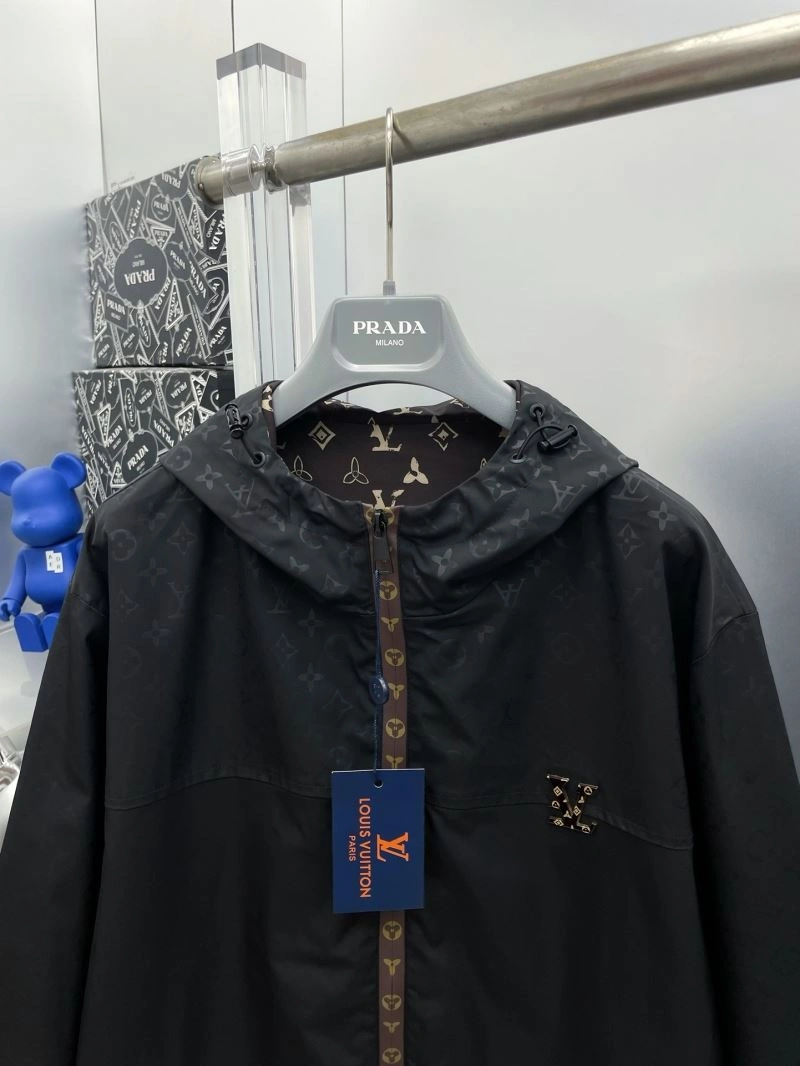Louis Vuitton Outwear Lightweight 137561