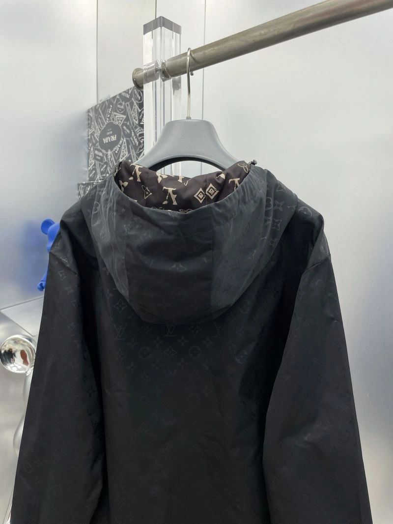 Louis Vuitton Outwear Lightweight 137561