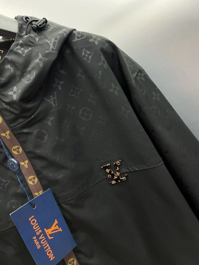 Louis Vuitton Outwear Lightweight 137561