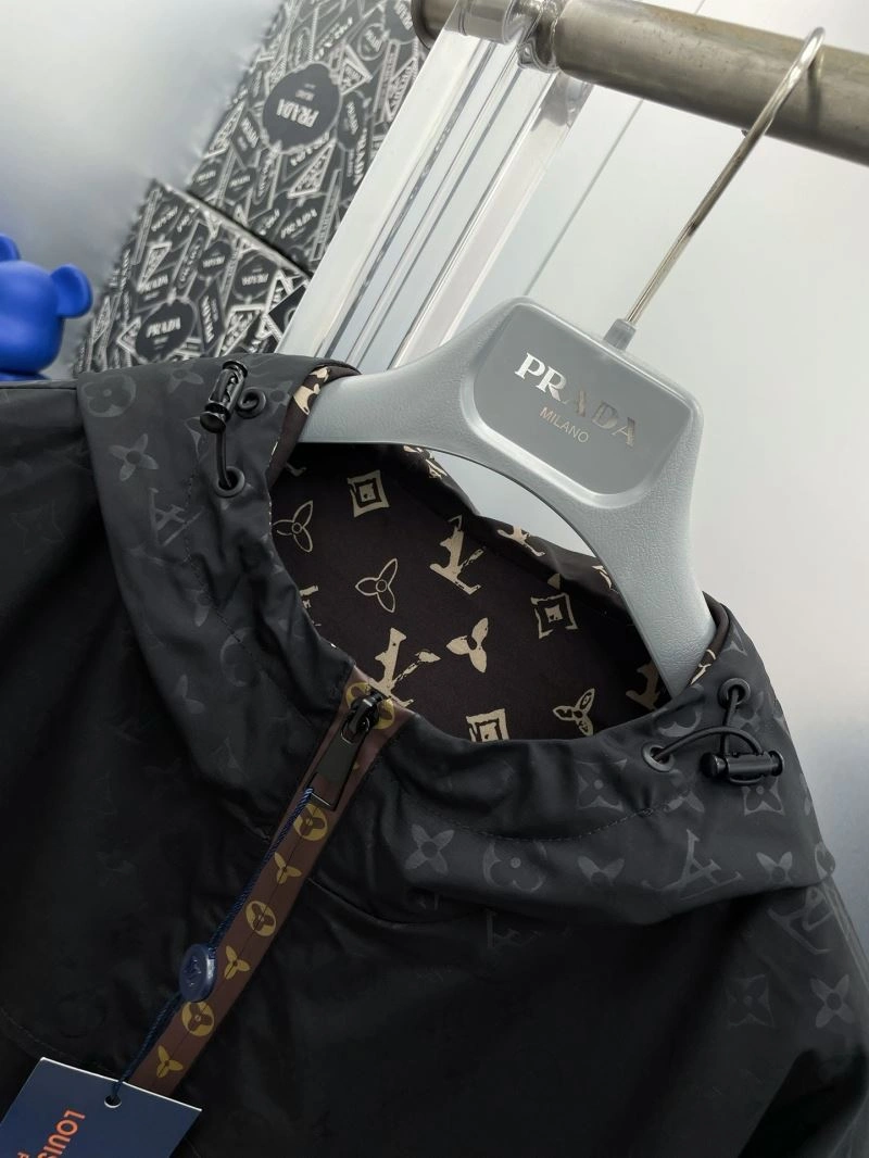 Louis Vuitton Outwear Lightweight 137561