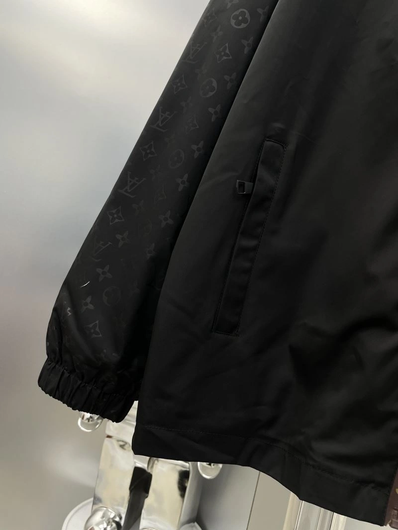 Louis Vuitton Outwear Lightweight 137561