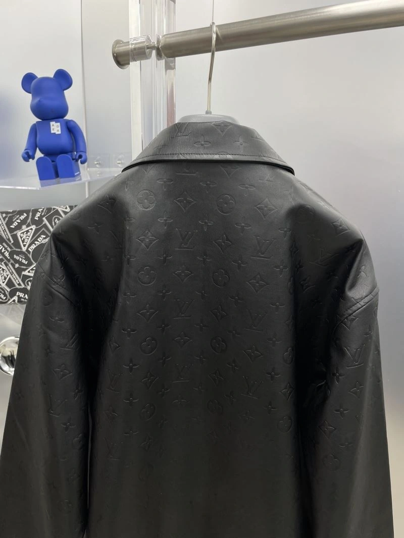 WaterResistant Louis Vuitton Outwear 137553