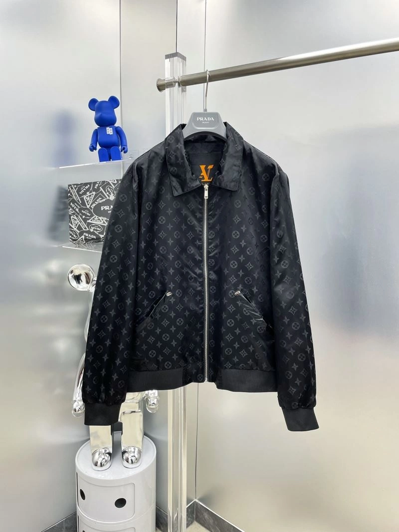 Breathable Louis Vuitton Outwear 137567