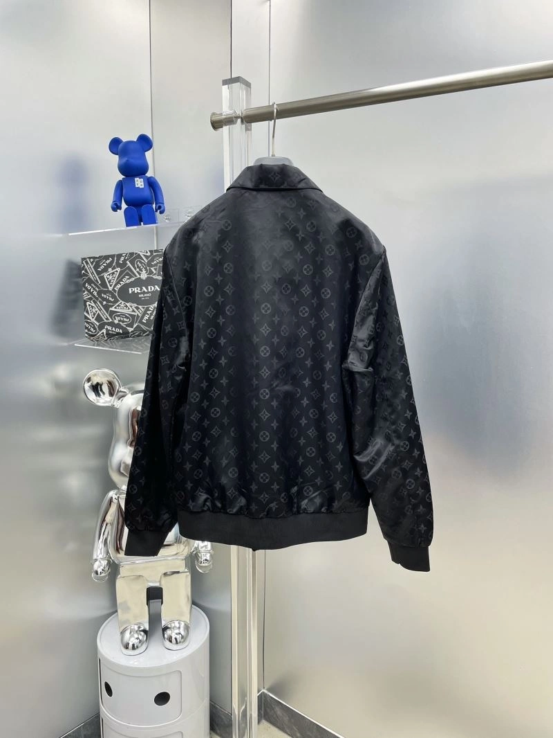 Breathable Louis Vuitton Outwear 137567