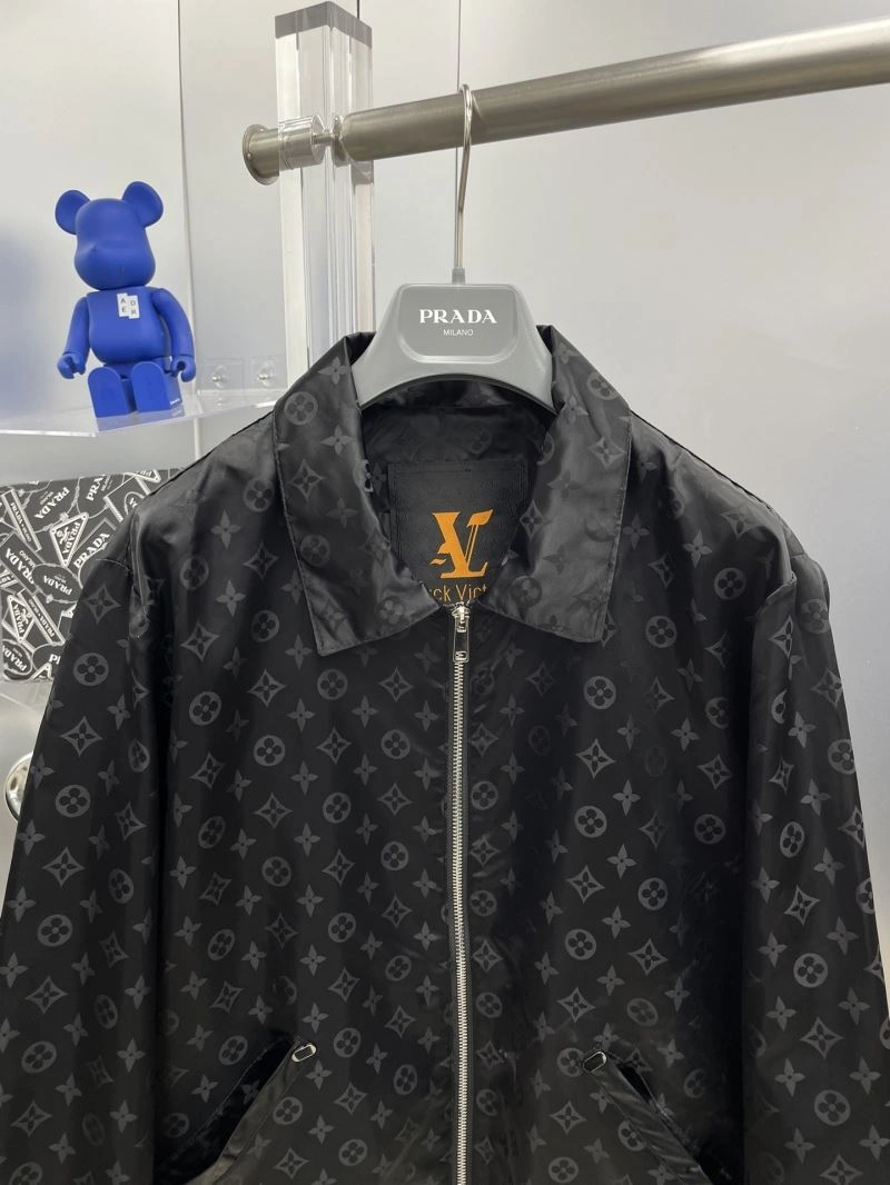 Breathable Louis Vuitton Outwear 137567