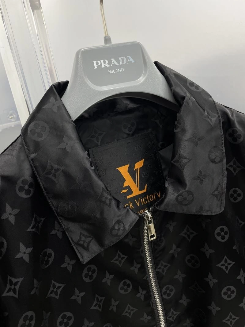 Breathable Louis Vuitton Outwear 137567
