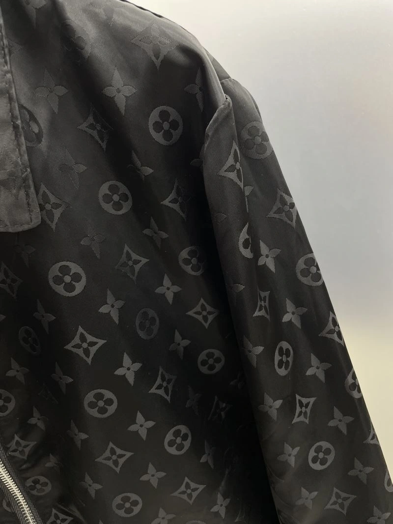 Breathable Louis Vuitton Outwear 137567
