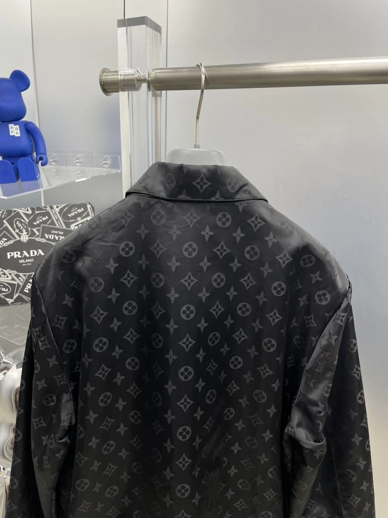 Breathable Louis Vuitton Outwear 137567
