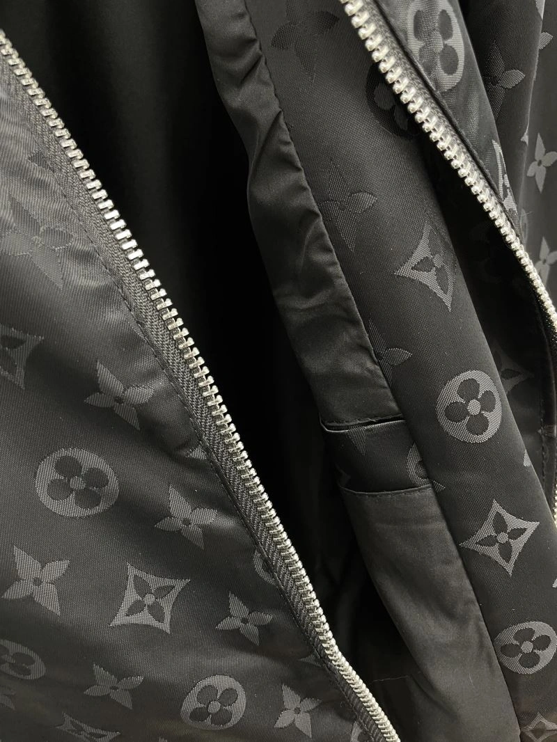 Breathable Louis Vuitton Outwear 137567