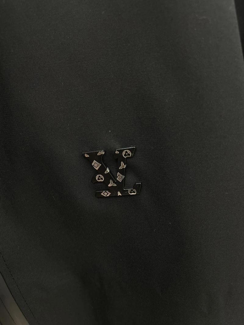 Practical Louis Vuitton Outwear 137550