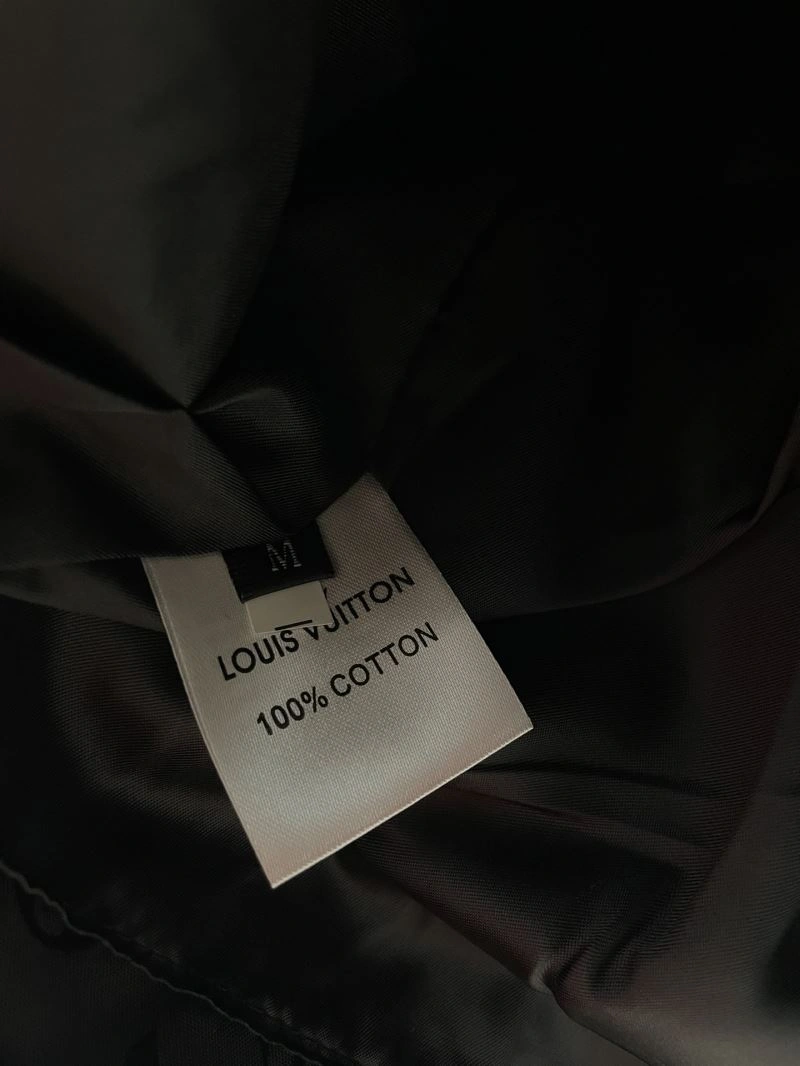 Louis Vuitton Outwear FreshLook 137539